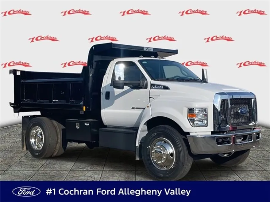 2025 Ford F-750 Base photo 1