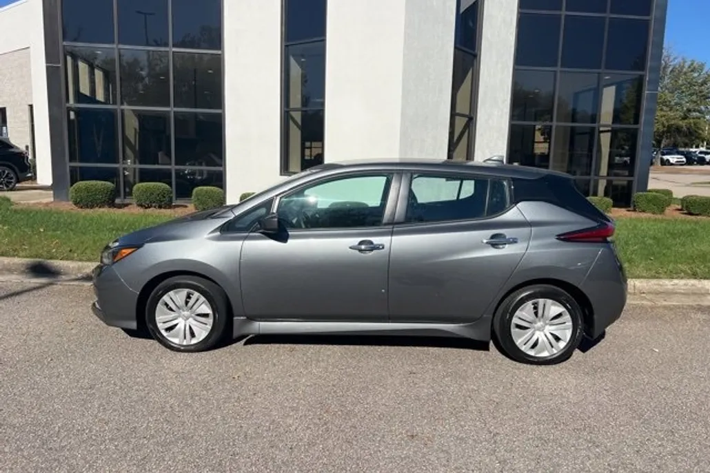 2024 Nissan Leaf S photo 1