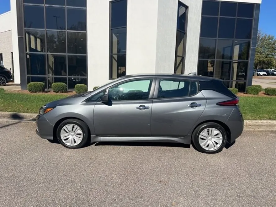 2024 Nissan Leaf S photo 1