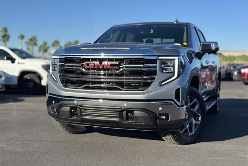 2026 Gmc Sierra 1500 SLT photo 3