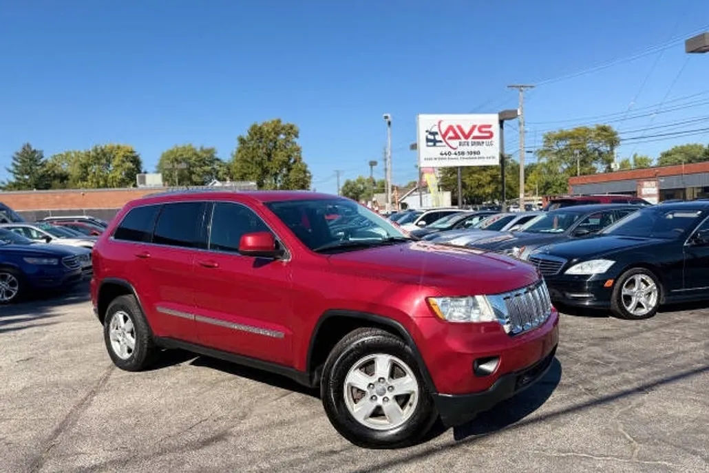 2011 Jeep Grand Cherokee Laredo photo 1