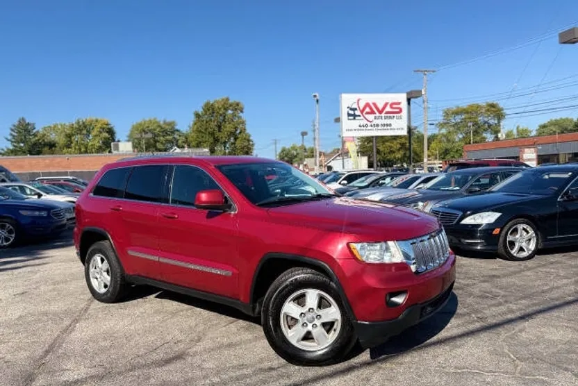 2011 Jeep Grand Cherokee Laredo photo 1