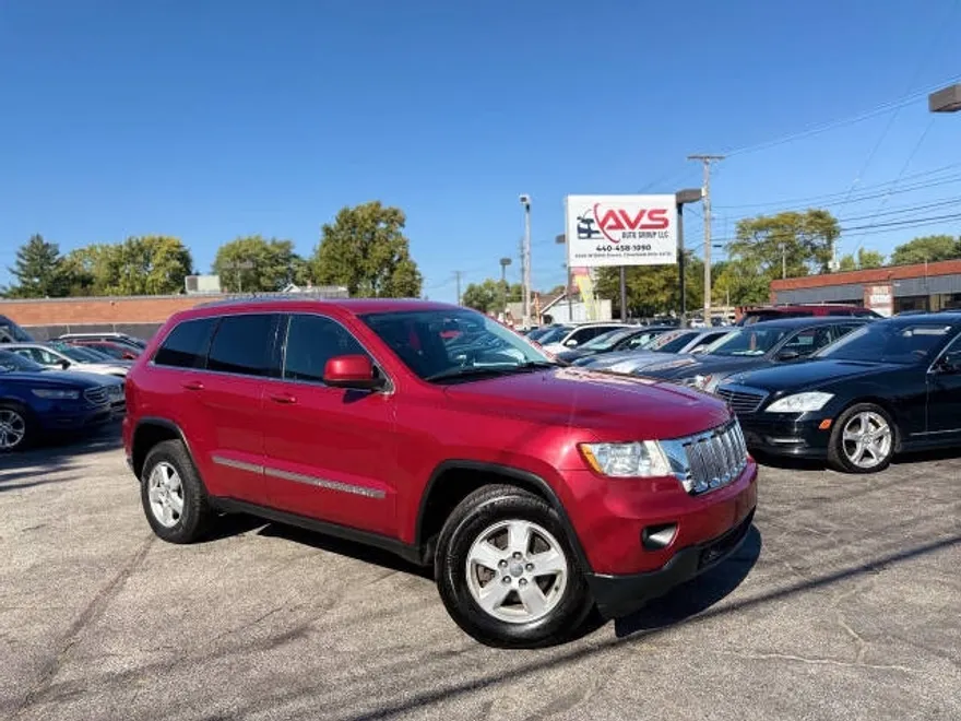 2011 Jeep Grand Cherokee Laredo photo 1