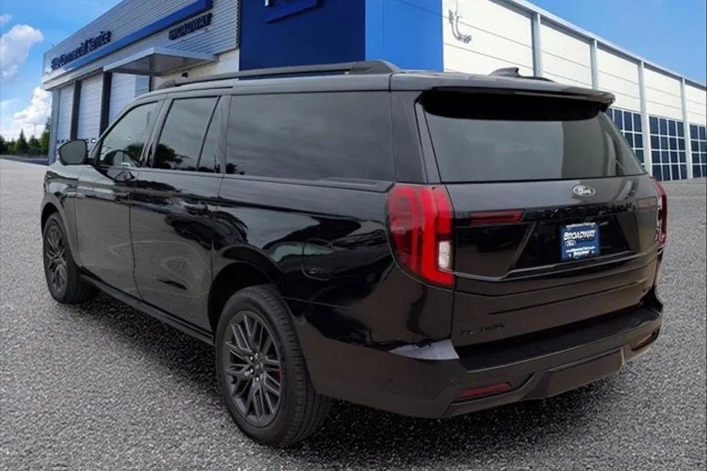 2025 Ford Expedition Platinum MAX photo 1