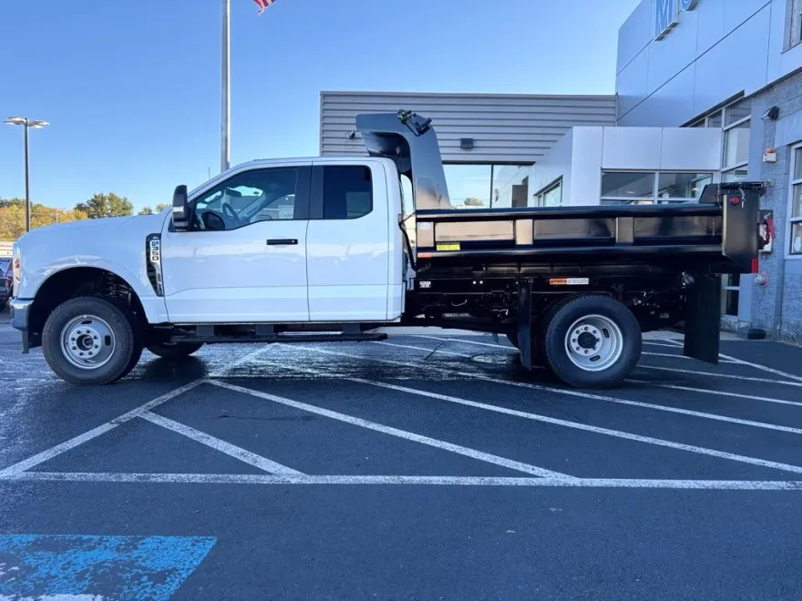 2025 Ford F-350 photo 1