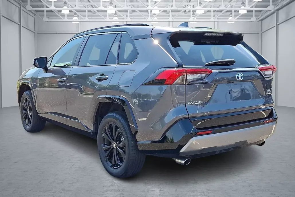 2022 Toyota RAV4 Hybrid SE photo 1