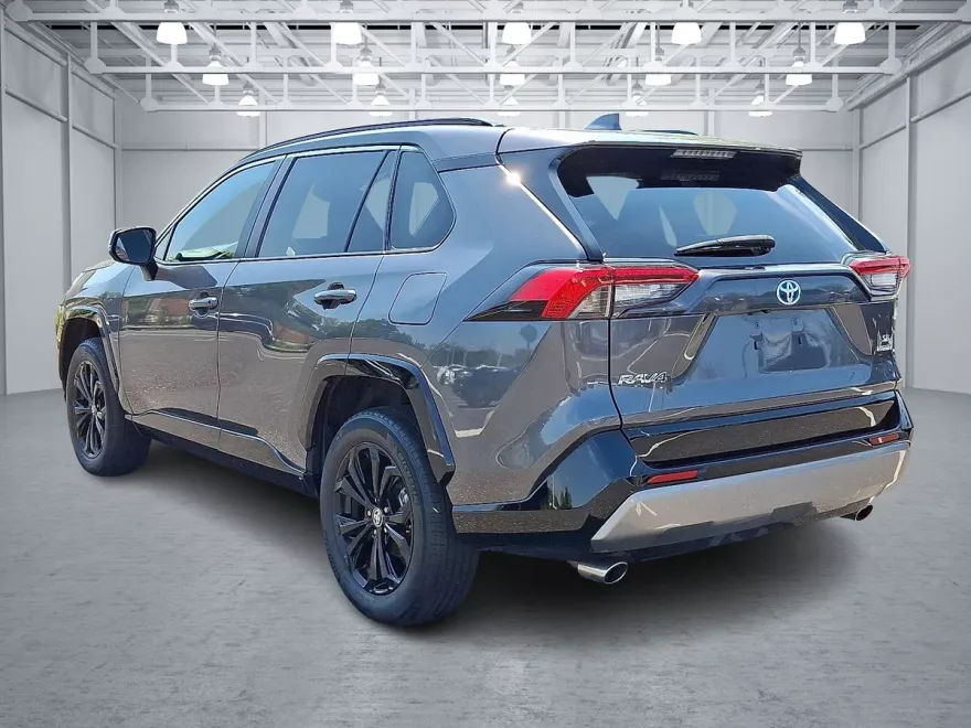 2022 Toyota RAV4 Hybrid SE photo 1