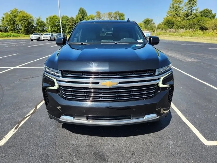 2023 Chevrolet Suburban LT photo 1
