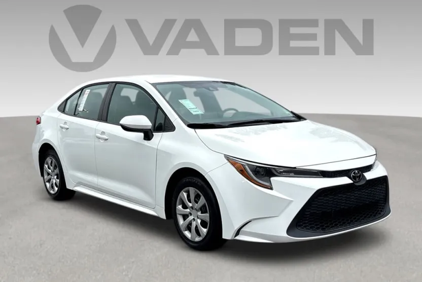 2021 Toyota Corolla LE photo 1