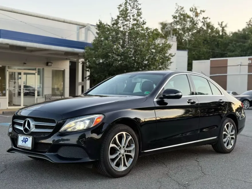 2015 Mercedes Benz C 300 4MATIC Sedan photo 1