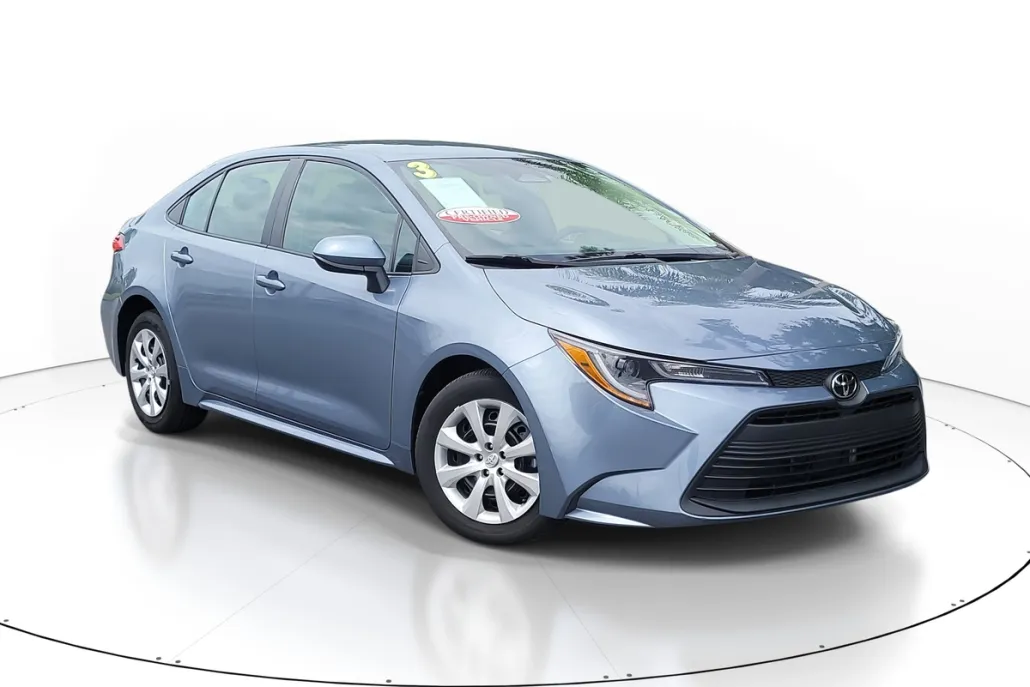 2023 Toyota Corolla LE photo 1