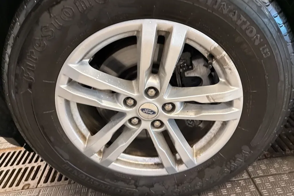 2022 Ford Explorer XLT photo 1
