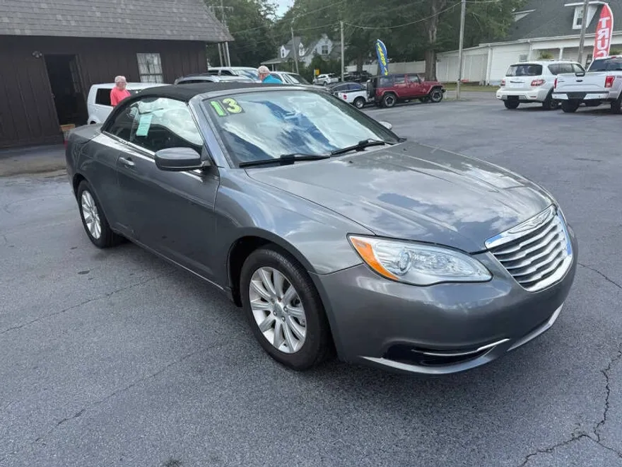 2013 Chrysler 200 Touring photo 1