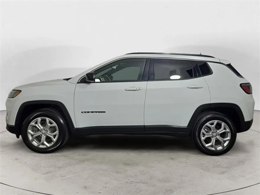 2024 Jeep Compass Latitude photo 1