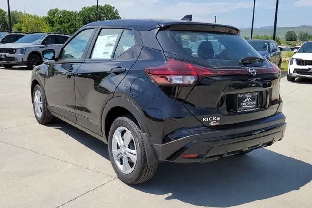 2025 Nissan Kicks Play S photo 1