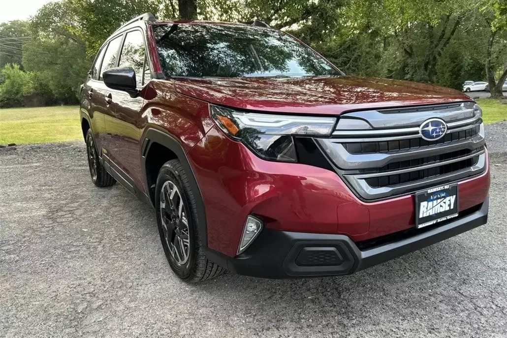 2025 Subaru Forester Premium Base photo 1