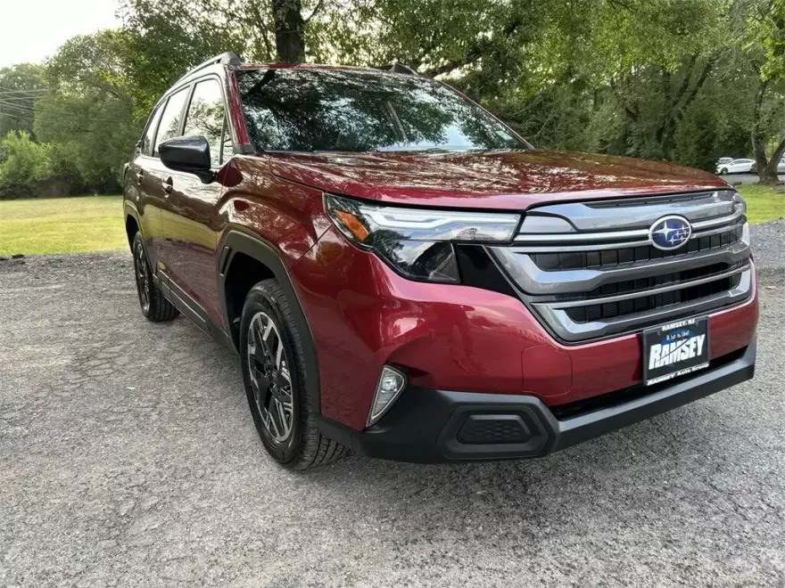 2025 Subaru Forester Premium Base photo 1