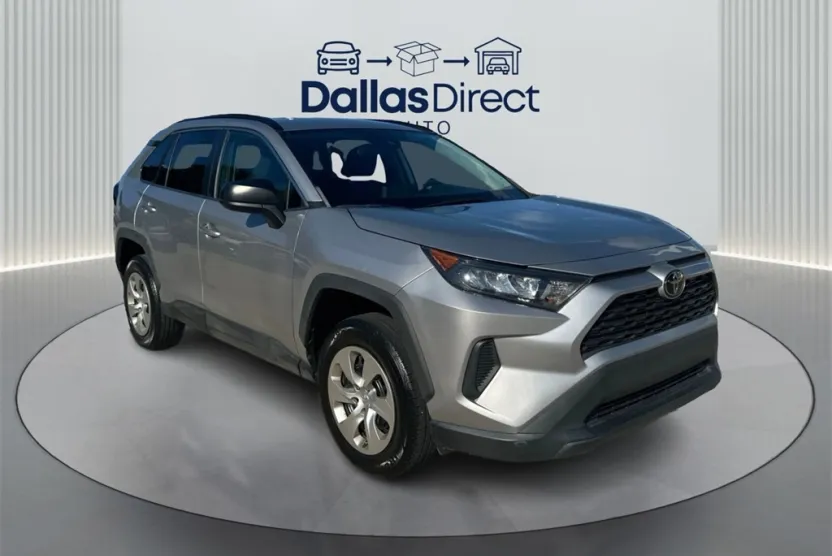 2021 Toyota RAV4 LE photo 1