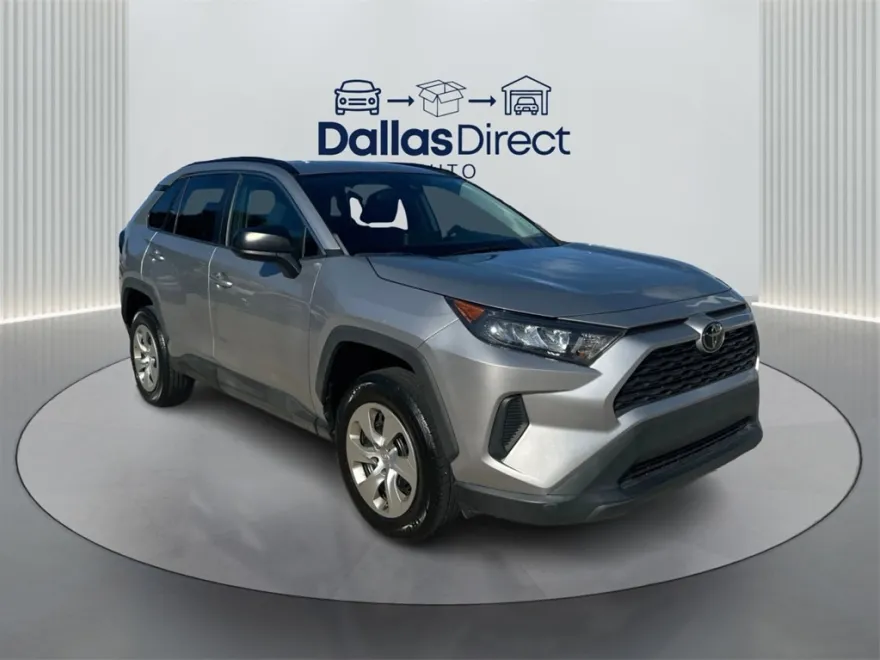 2021 Toyota RAV4 LE photo 1