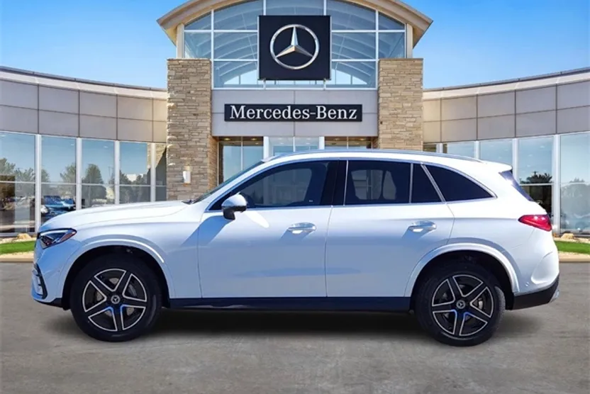 2026 Mercedes Benz GLC 300 4MATIC photo 1