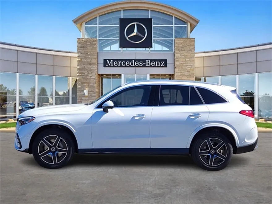 2026 Mercedes Benz GLC 300 4MATIC photo 1