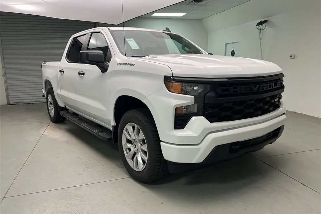2025 Chevrolet Silverado 1500 Custom photo 1