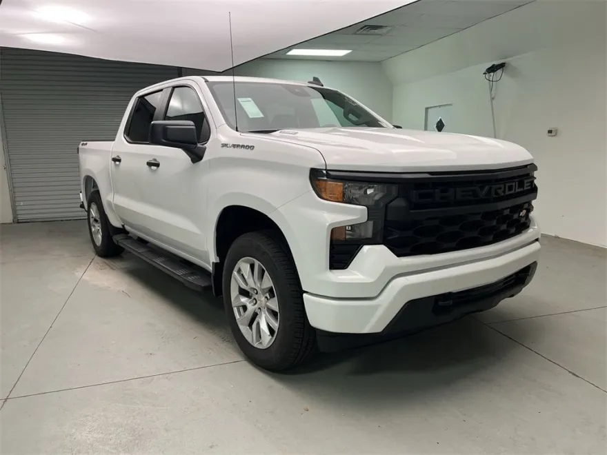 2025 Chevrolet Silverado 1500 Custom photo 1