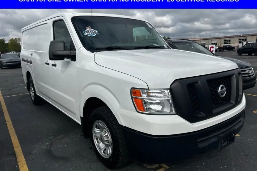 2020 Nissan NV2500 HD SV photo 1