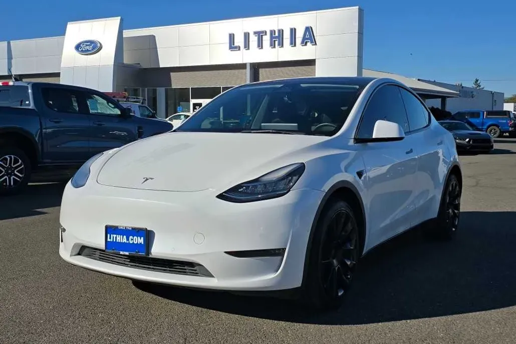 2022 Tesla Model Y Long Range photo 1