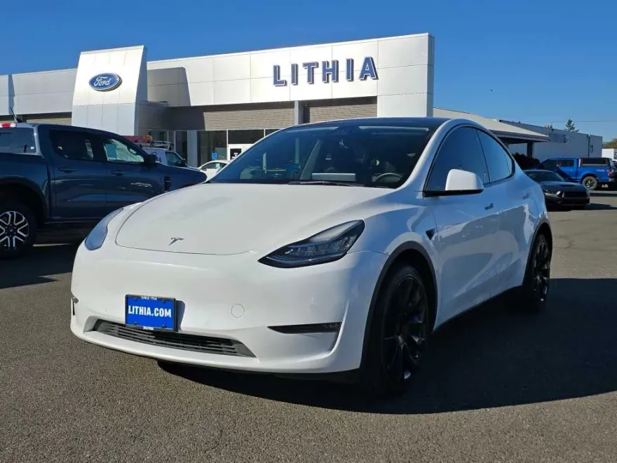 2022 Tesla Model Y Long Range photo 1
