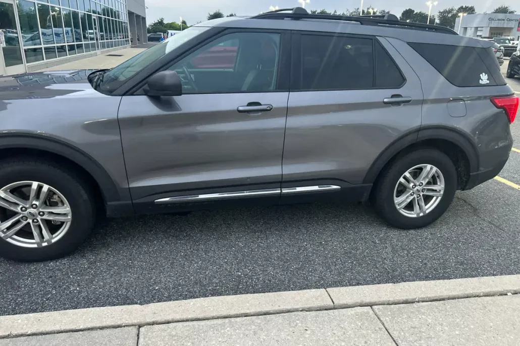 2021 Ford Explorer XLT photo 1