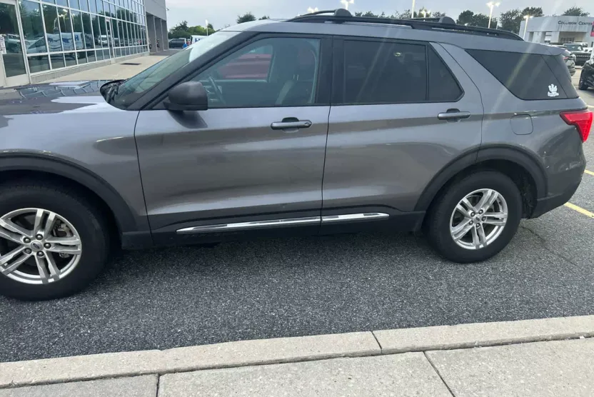 2021 Ford Explorer XLT photo 1