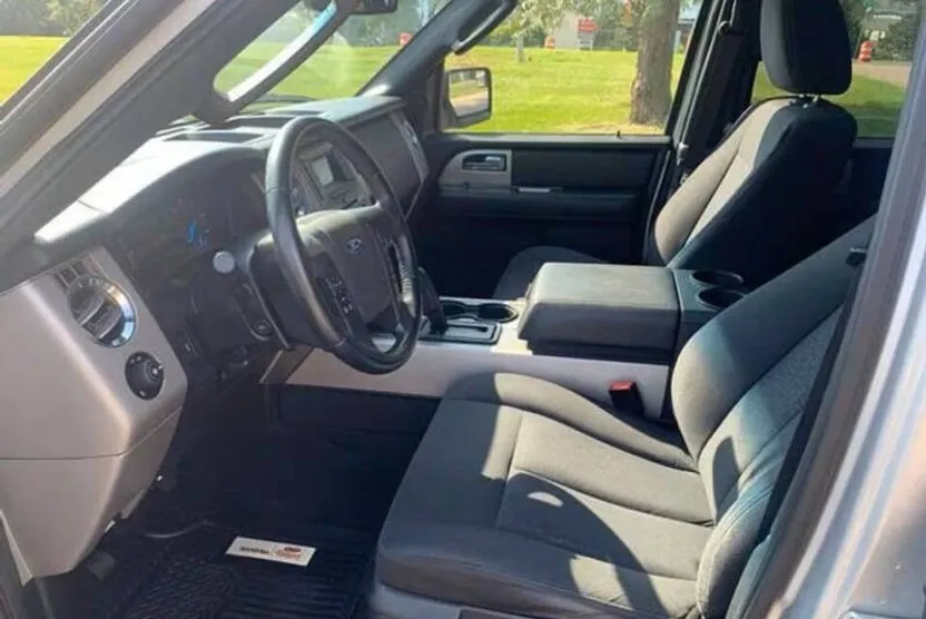 2017 Ford Expedition XLT photo 1