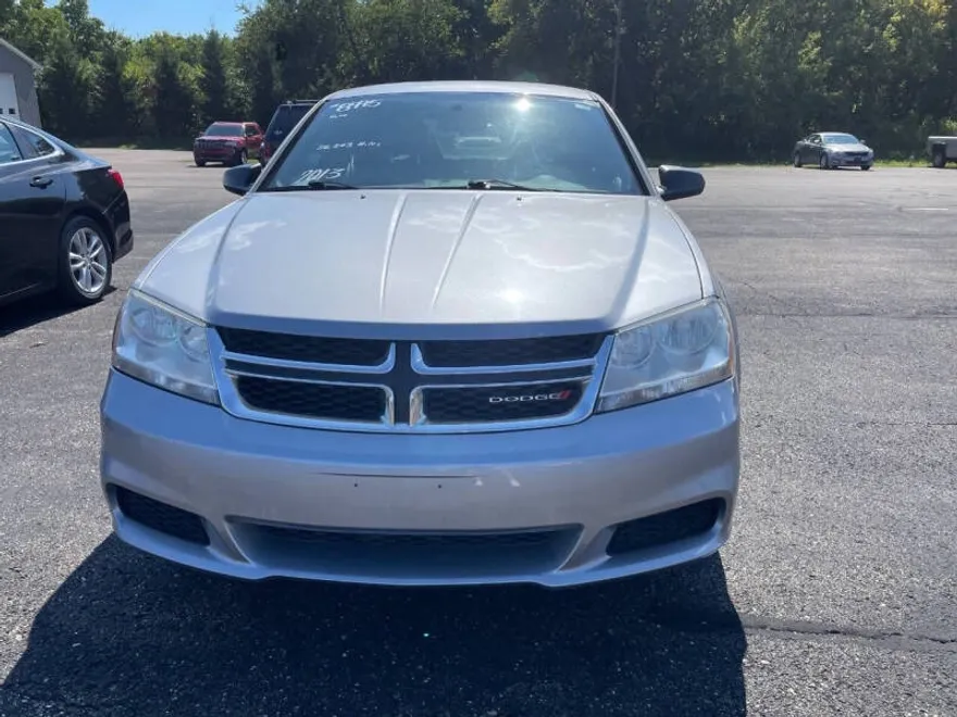 2013 Dodge Avenger SE photo 1