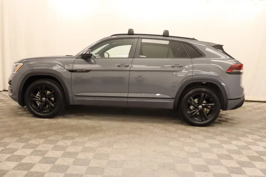 2026 Volkswagen Atlas Cross Sport SEL R-Line photo 1