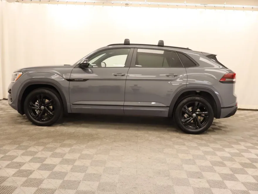 2026 Volkswagen Atlas Cross Sport SEL R-Line photo 1