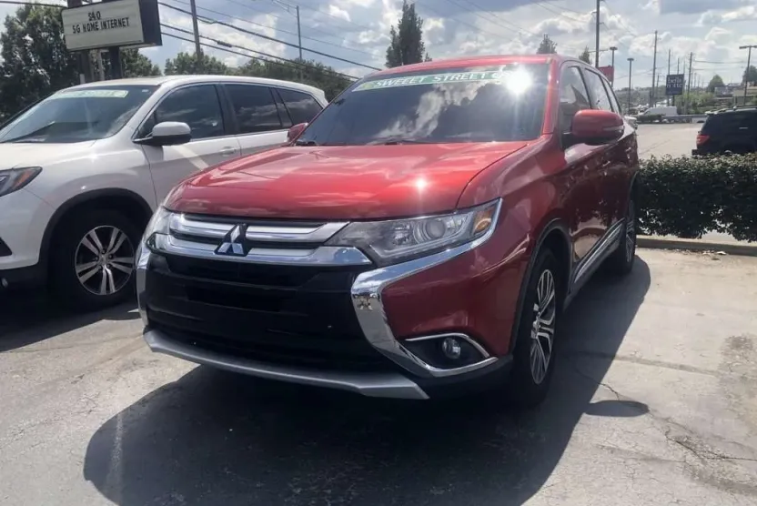 2017 Mitsubishi Outlander SE photo 1