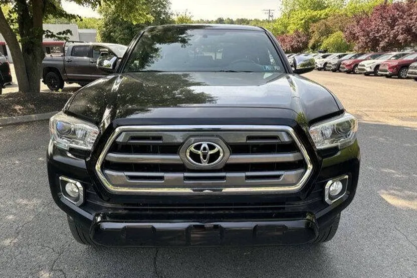 2017 Toyota Tacoma Limited photo 1