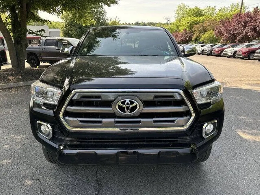 2017 Toyota Tacoma Limited photo 1