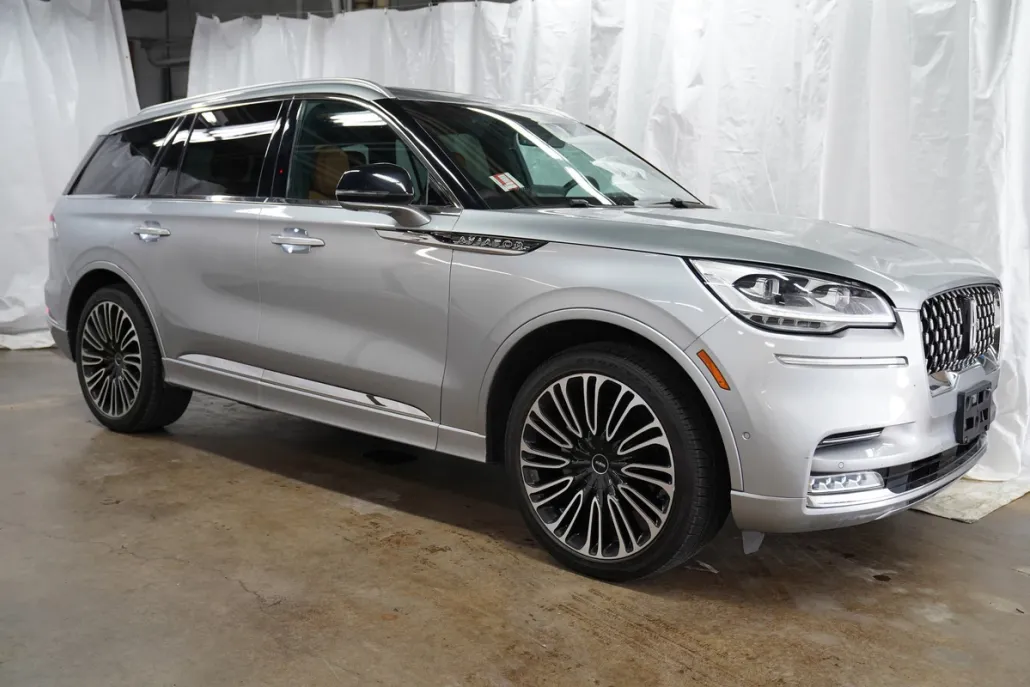 2023 Lincoln Aviator Black Label photo 1