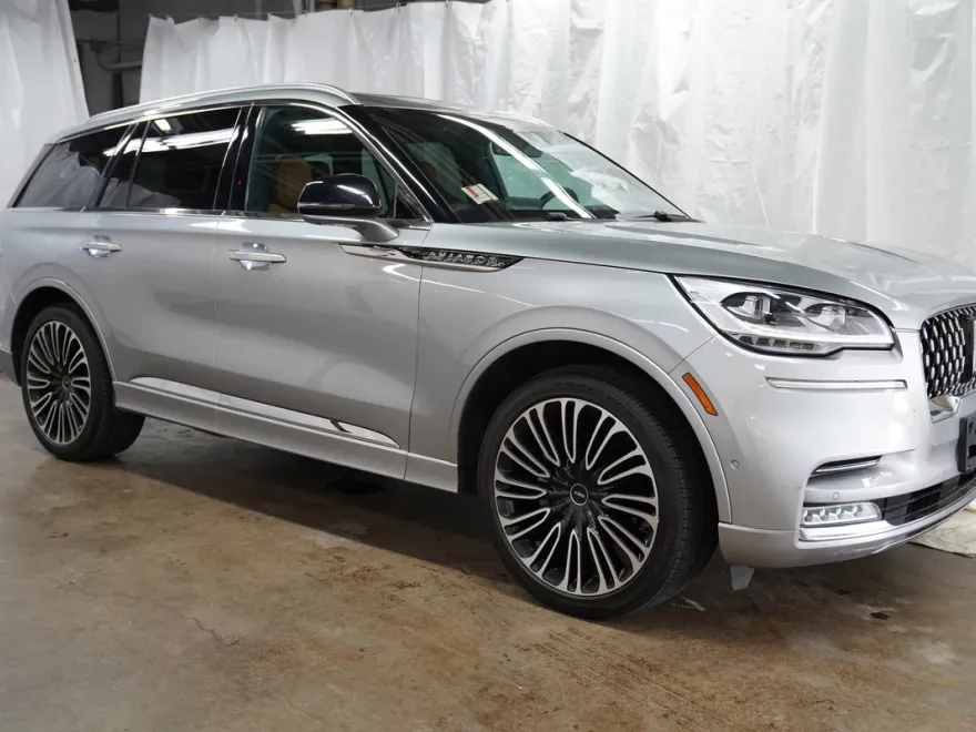 2023 Lincoln Aviator Black Label photo 1
