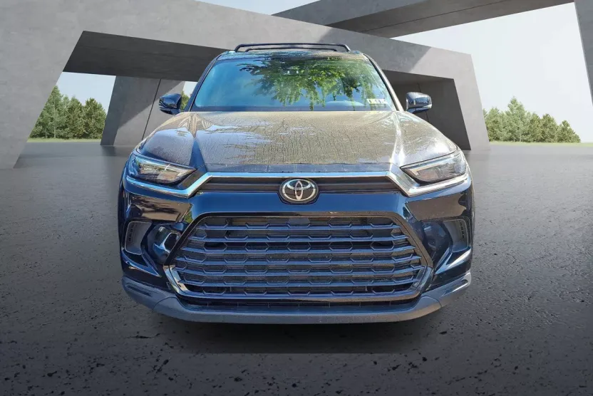 2024 Toyota Grand Highlander XLE photo 1