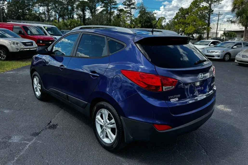 2011 Hyundai Tucson GLS Sport photo 1