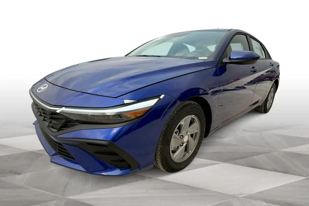 2025 Hyundai Elantra SE photo 1