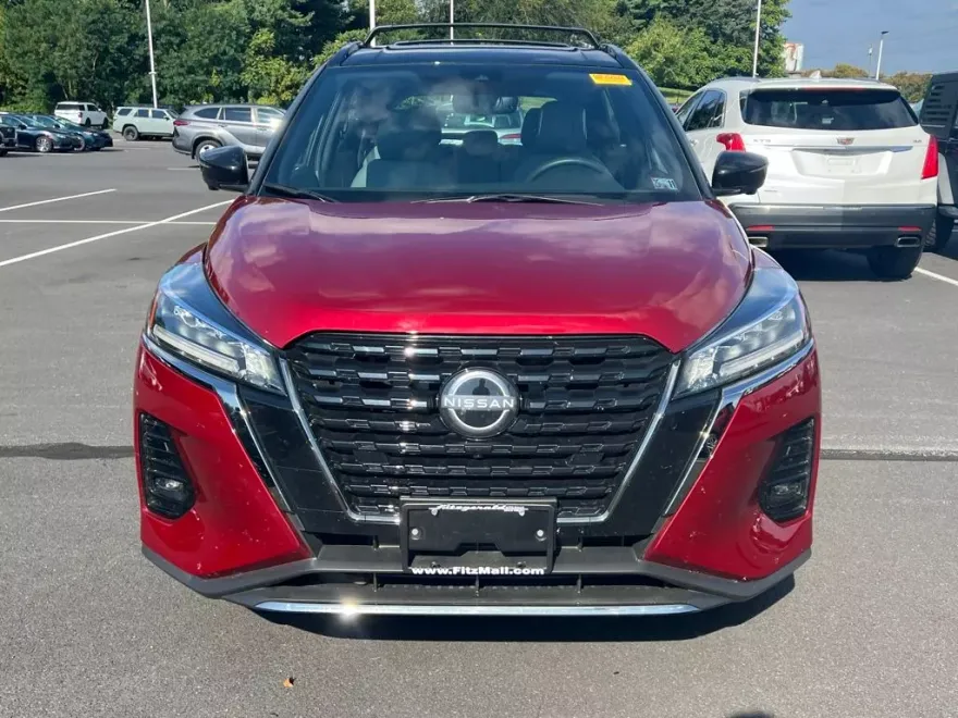 2024 Nissan Kicks SR photo 1