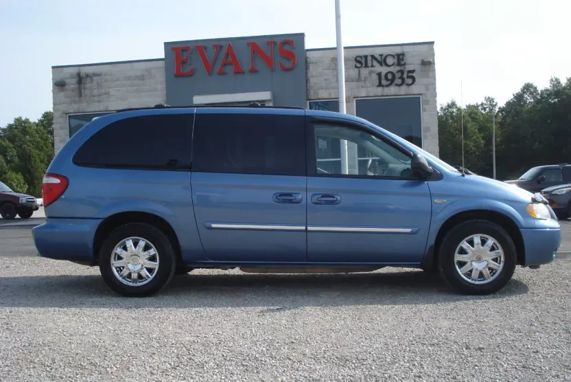 2007 Chrysler Town & Country Touring photo 1