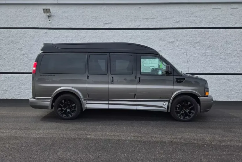 2025 Gmc Savana 2500 Cargo photo 1
