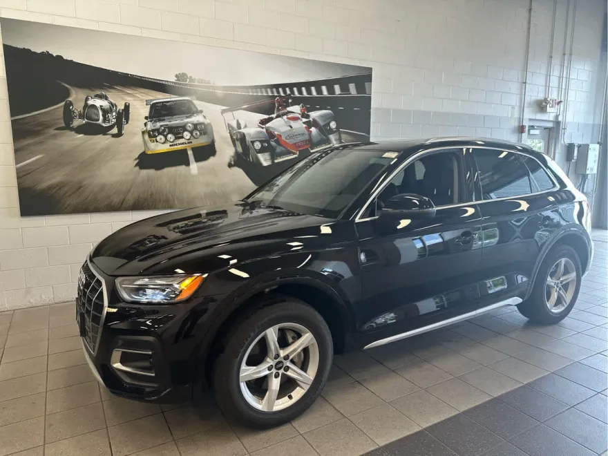 2022 Audi Q5 Premium photo 1