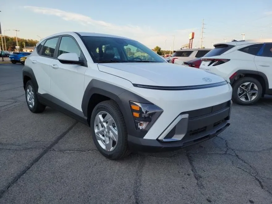 2025 Hyundai Kona SE photo 1