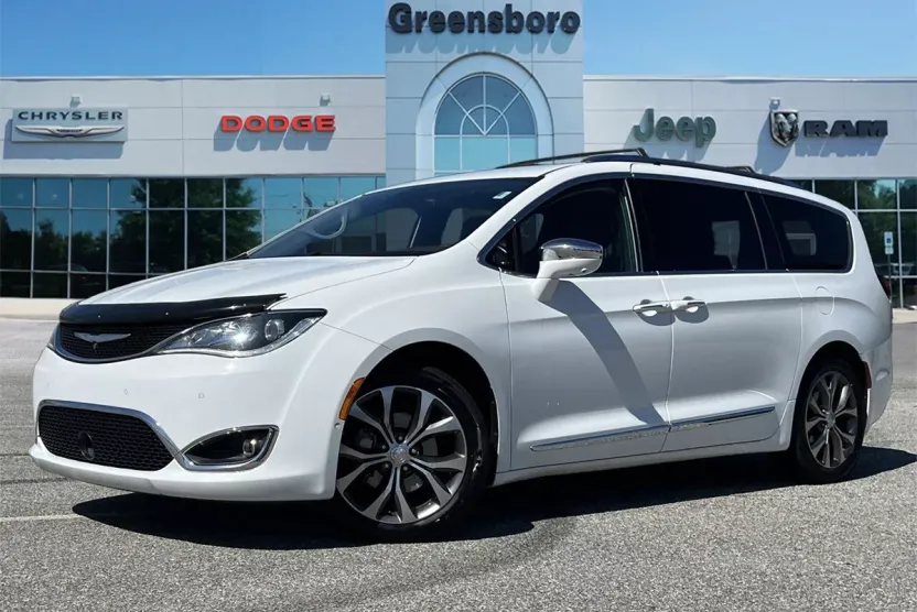 2017 Chrysler Pacifica Limited photo 1